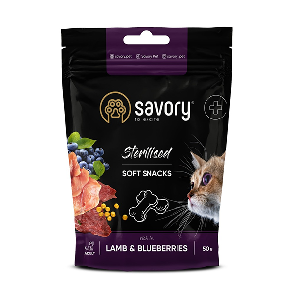 Лакомство Savory Cats Sterilised Soft Snacks для кошек стерилизованных с ягненком и черникой 50г